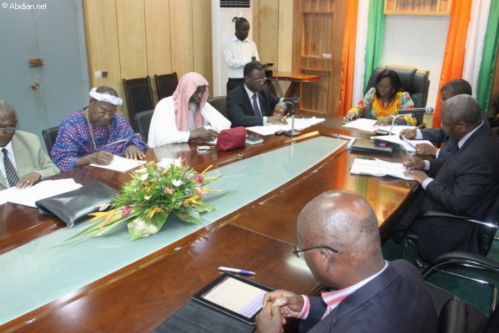 Grève annoncée par l’Intersyndicale  de l’Education : Kandia Camara met en mission les chefs religieux et les rois